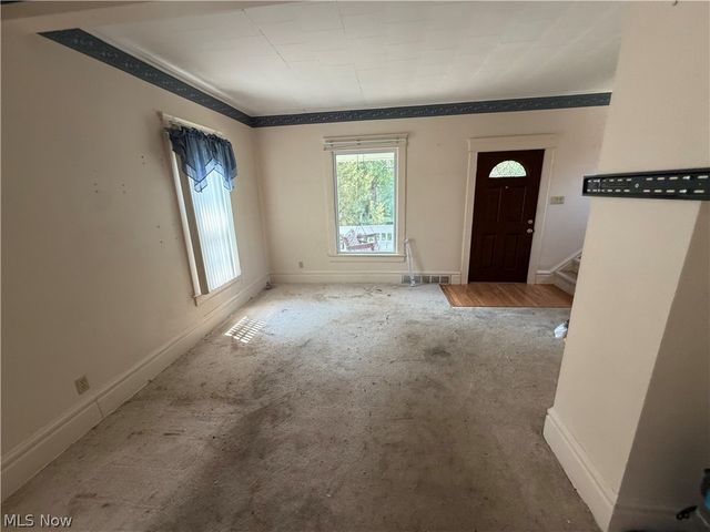 1273 Girard Street, Akron, OH 44301