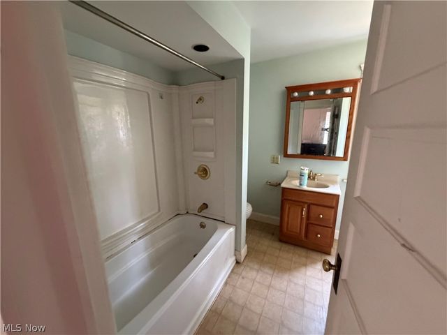 1273 Girard Street, Akron, OH 44301