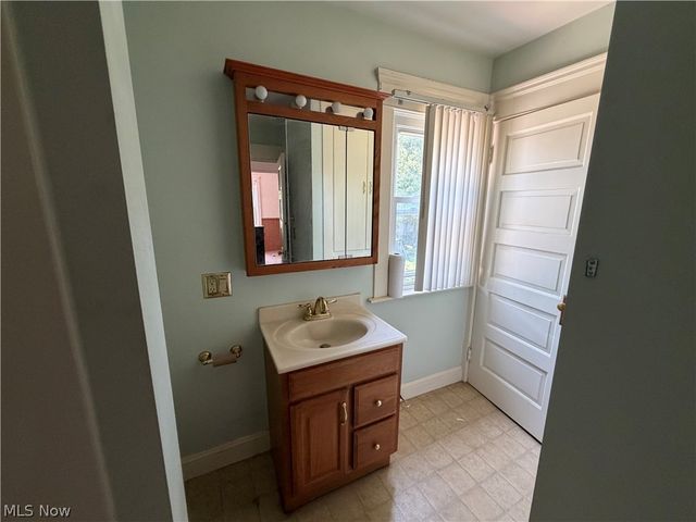 1273 Girard Street, Akron, OH 44301