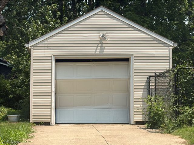 1273 Girard Street, Akron, OH 44301