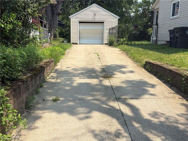 1273 Girard Street, Akron, OH 44301