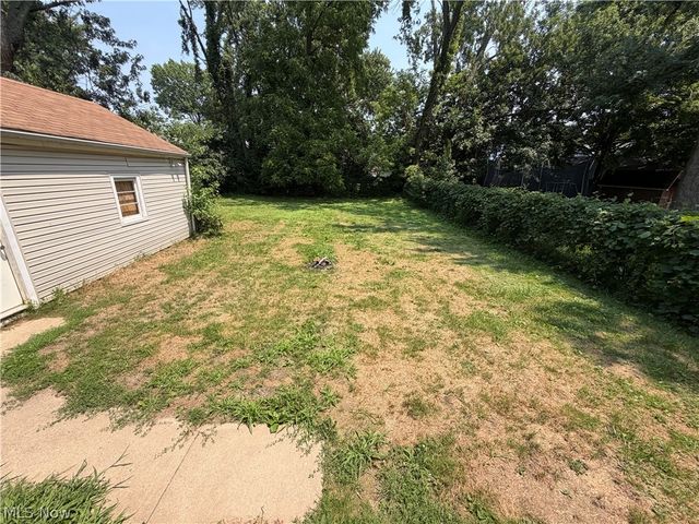 1273 Girard Street, Akron, OH 44301