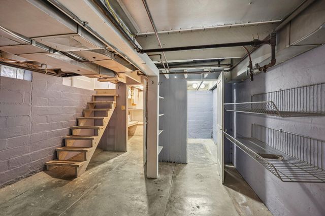 1559 Almond Avenue, Saint Paul, MN 55108