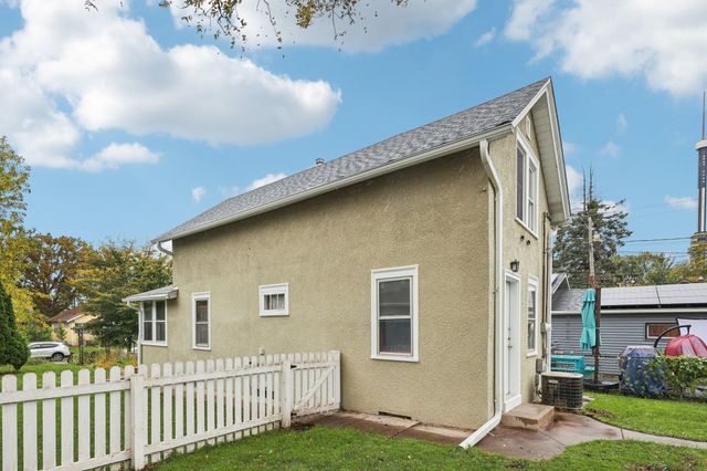 1559 Almond Avenue, Saint Paul, MN 55108