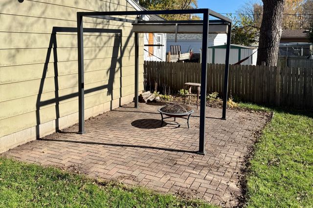 1559 Almond Avenue, Saint Paul, MN 55108