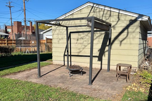 1559 Almond Avenue, Saint Paul, MN 55108