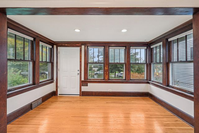 1559 Almond Avenue, Saint Paul, MN 55108