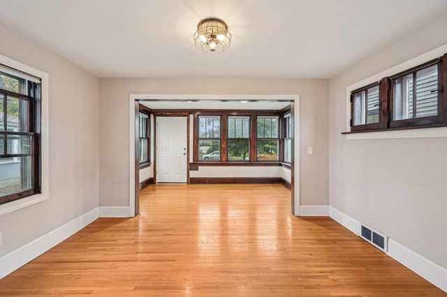 1559 Almond Avenue, Saint Paul, MN 55108