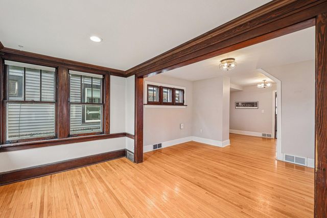 1559 Almond Avenue, Saint Paul, MN 55108