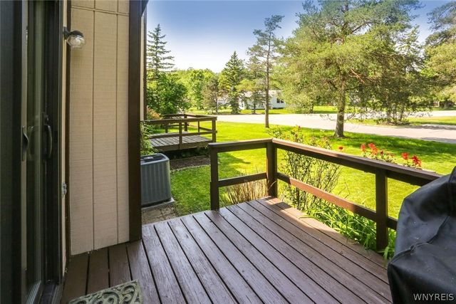 37 Robin Road, Amherst, NY 14228