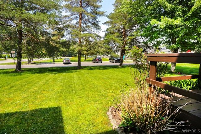 37 Robin Road, Amherst, NY 14228