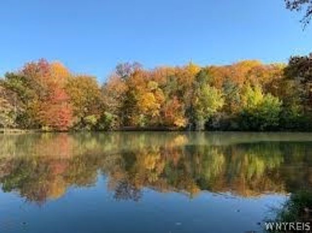 37 Robin Road, Amherst, NY 14228