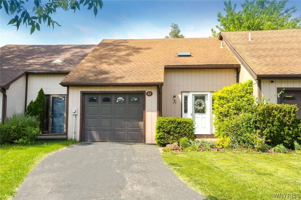 37 Robin Road, Amherst, NY 14228