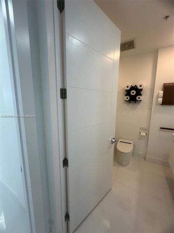 7901 Hispanola Ave 808, North Bay Village, FL 33141