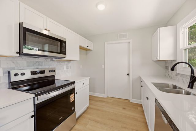 1425 N Georgie Ave, Derby, KS 67037