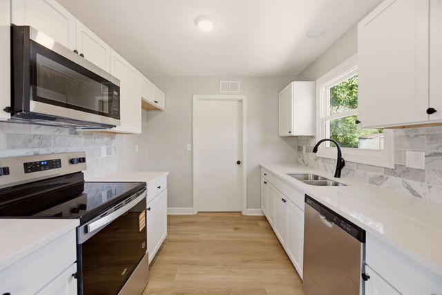 1425 N Georgie Ave, Derby, KS 67037