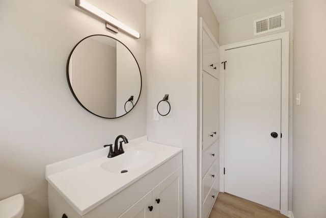 1425 N Georgie Ave, Derby, KS 67037