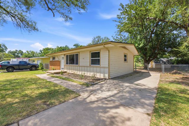 1425 N Georgie Ave, Derby, KS 67037