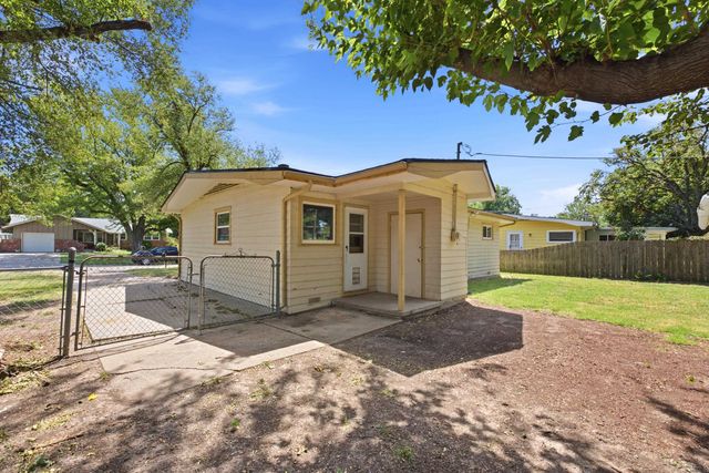 1425 N Georgie Ave, Derby, KS 67037