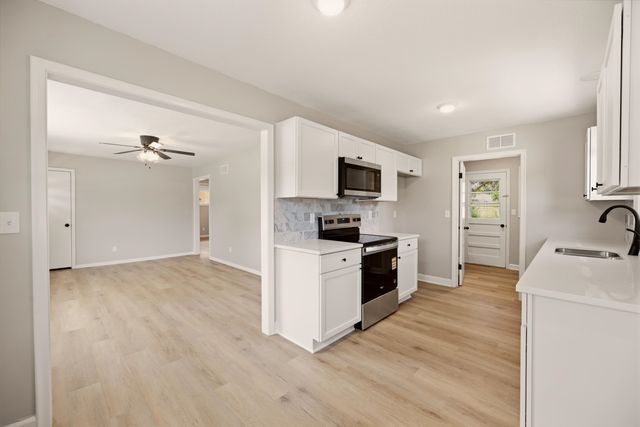 1425 N Georgie Ave, Derby, KS 67037