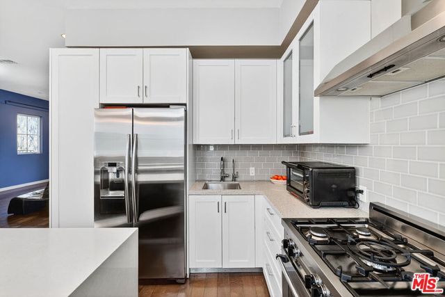 5933 W Luna Parkway, Los Angeles, CA 90035