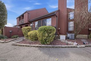 26 Bloomingdale Dr 1C, Hillsborough Twp., NJ 08844