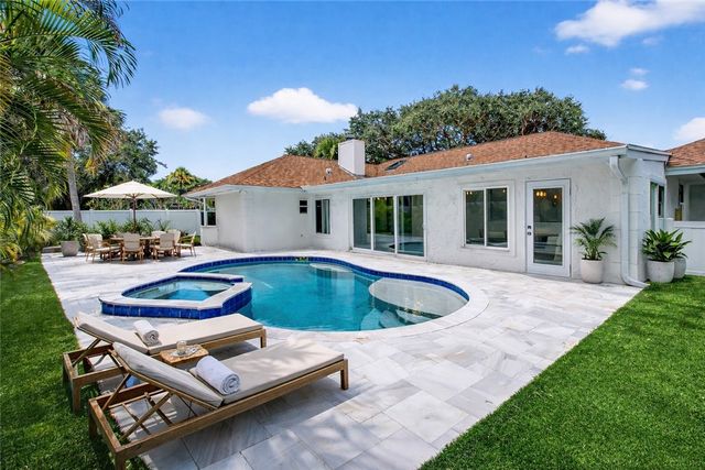 1151 Admirals Walk, Vero Beach, FL 32963