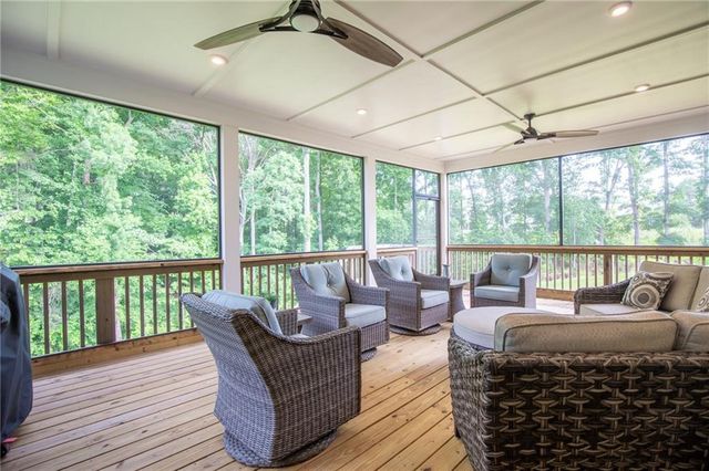 386 Kentucky Court, Hoschton, GA 30548