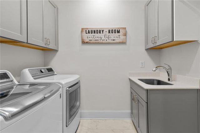 386 Kentucky Court, Hoschton, GA 30548