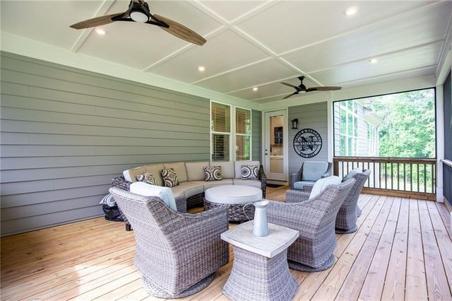 386 Kentucky Court, Hoschton, GA 30548