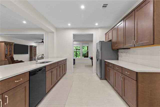 386 Kentucky Court, Hoschton, GA 30548