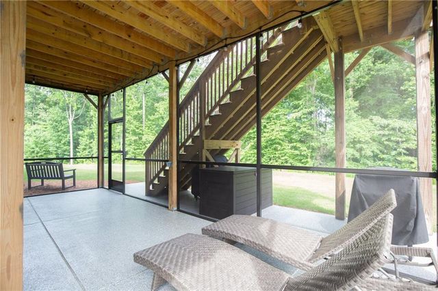 386 Kentucky Court, Hoschton, GA 30548