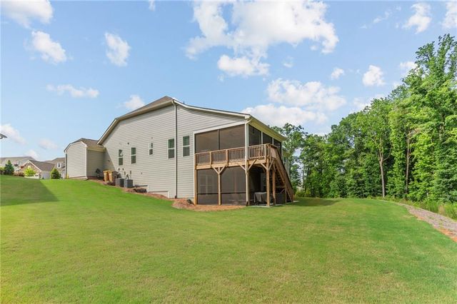 386 Kentucky Court, Hoschton, GA 30548