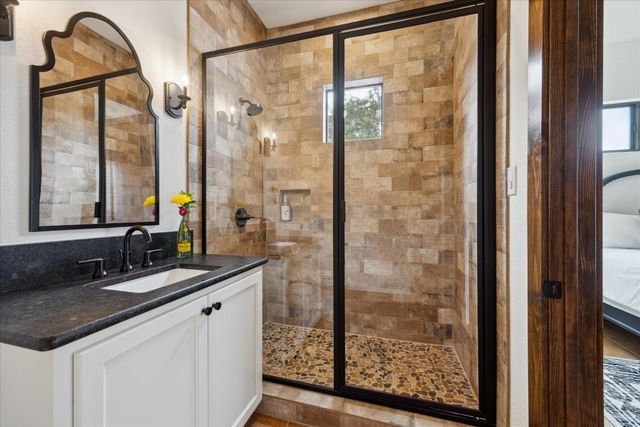 5400 Canyon Oaks DR, Lago Vista, TX 78645