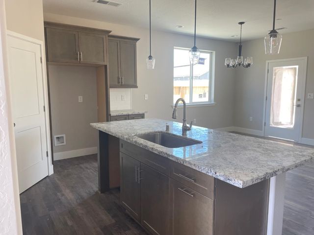 458 South Susan Ave, Kerman, CA 93630