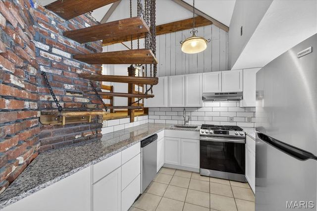 6 Castle Drive, Florissant, MO 63034