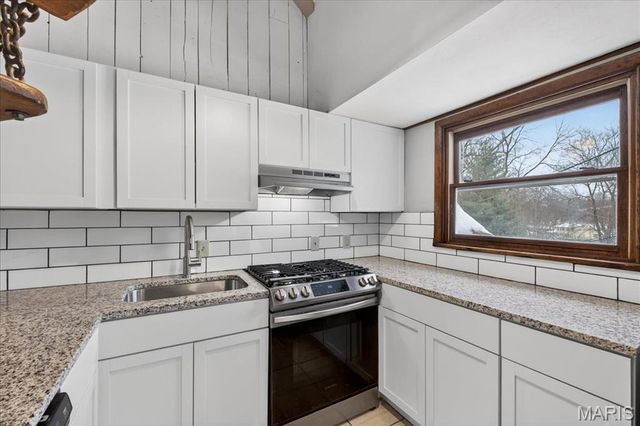 6 Castle Drive, Florissant, MO 63034