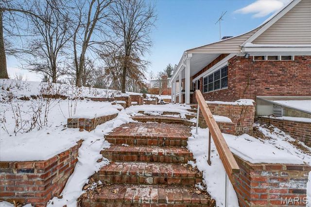 6 Castle Drive, Florissant, MO 63034