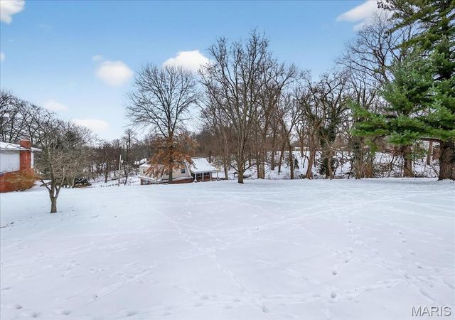 6 Castle Drive, Florissant, MO 63034