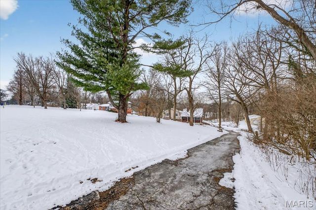 6 Castle Drive, Florissant, MO 63034