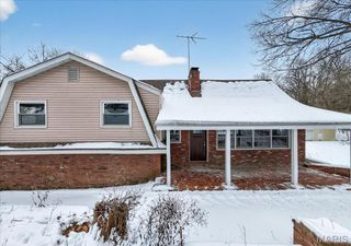 6 Castle Drive, Florissant, MO 63034