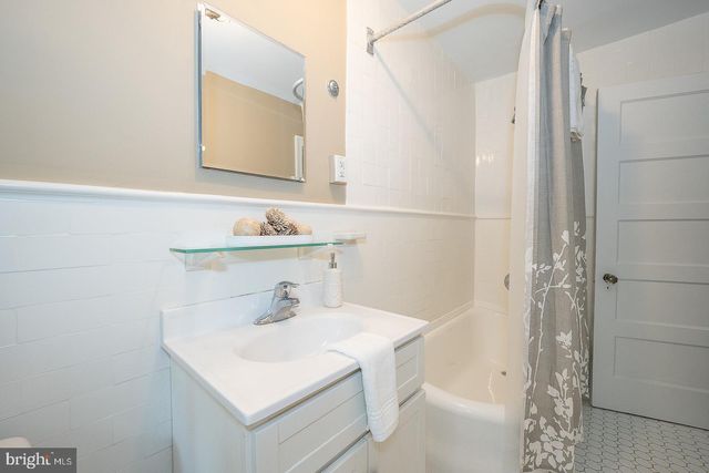 228 MONTGOMERY, Haverford, PA 19041