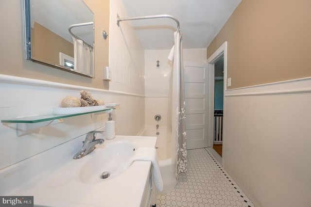 228 MONTGOMERY, Haverford, PA 19041