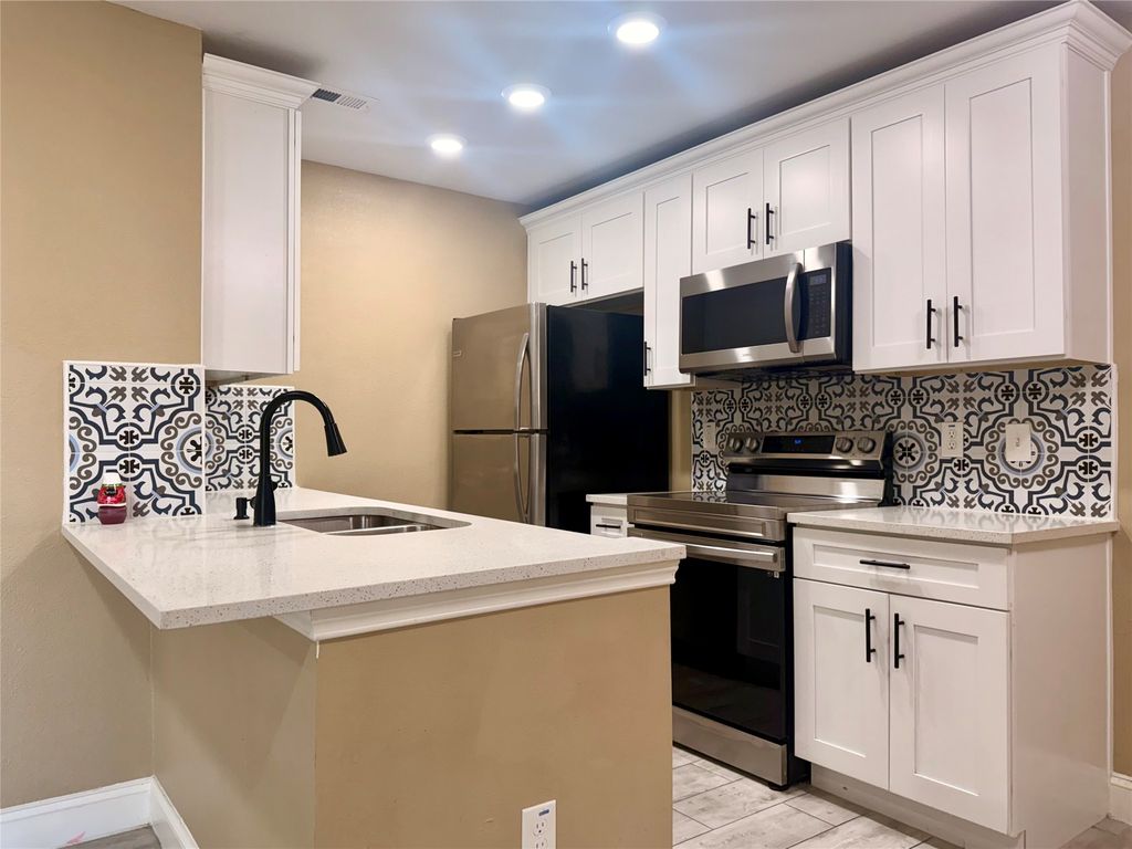 12802 Midway Road 2015, Dallas, TX 75244