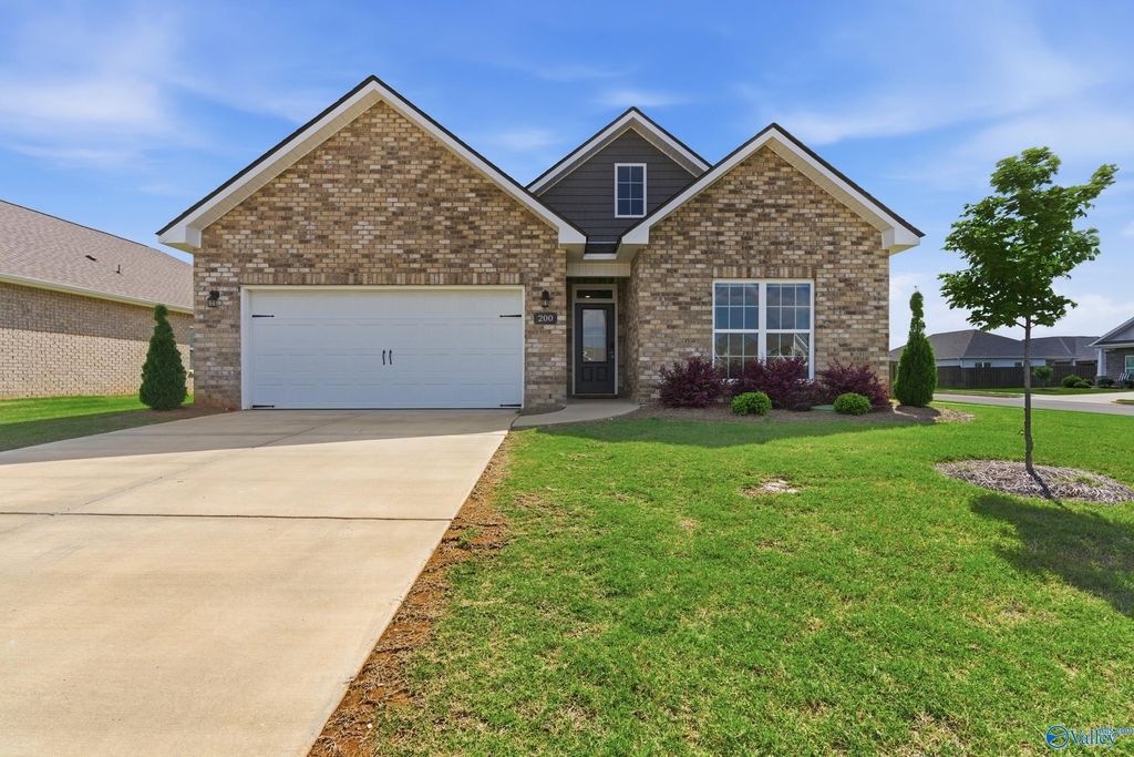 200 Goldie Court, New Market, AL 35761
