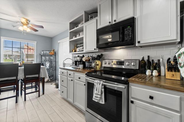 330 Crestmont Street, Point Blank, TX 77364