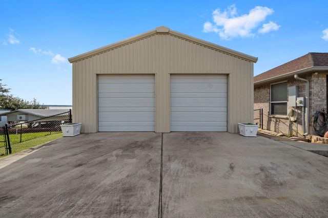 330 Crestmont Street, Point Blank, TX 77364