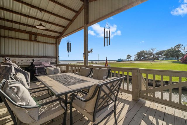 330 Crestmont Street, Point Blank, TX 77364