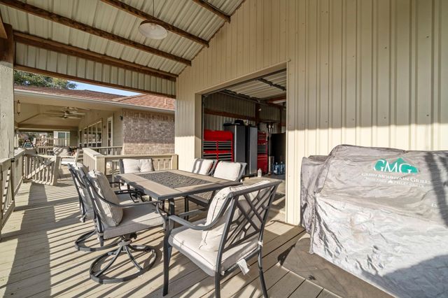 330 Crestmont Street, Point Blank, TX 77364