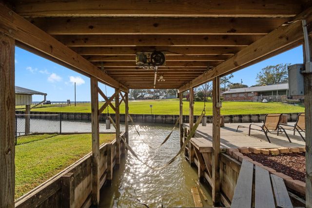 330 Crestmont Street, Point Blank, TX 77364